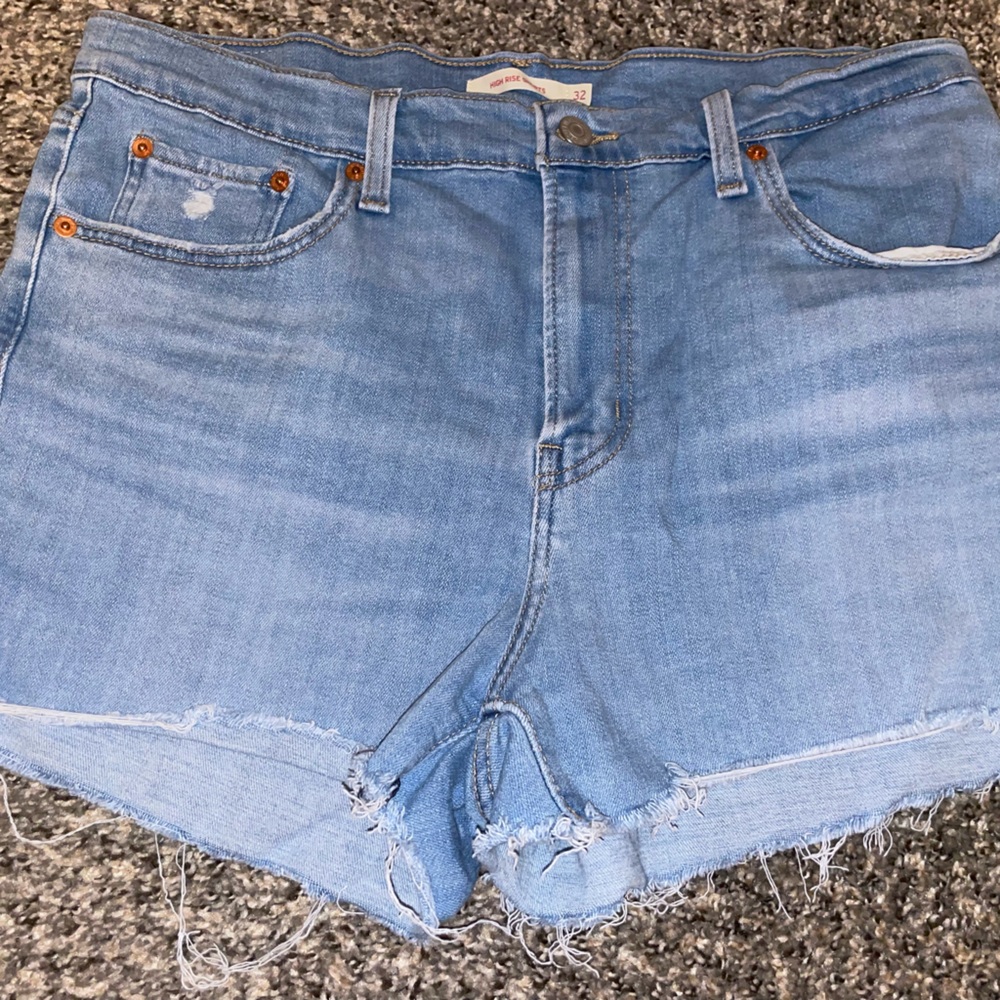 Womens Size 32 Levi Denim Shorts